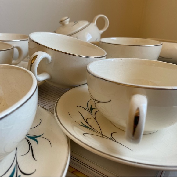 15 pieces set China Vintage Tea Set Sauce
all in great shape
unknown brand - Picture 2 of 9